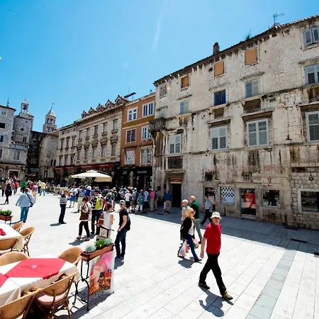 Filipovic, 3 Min Walk To The Split
